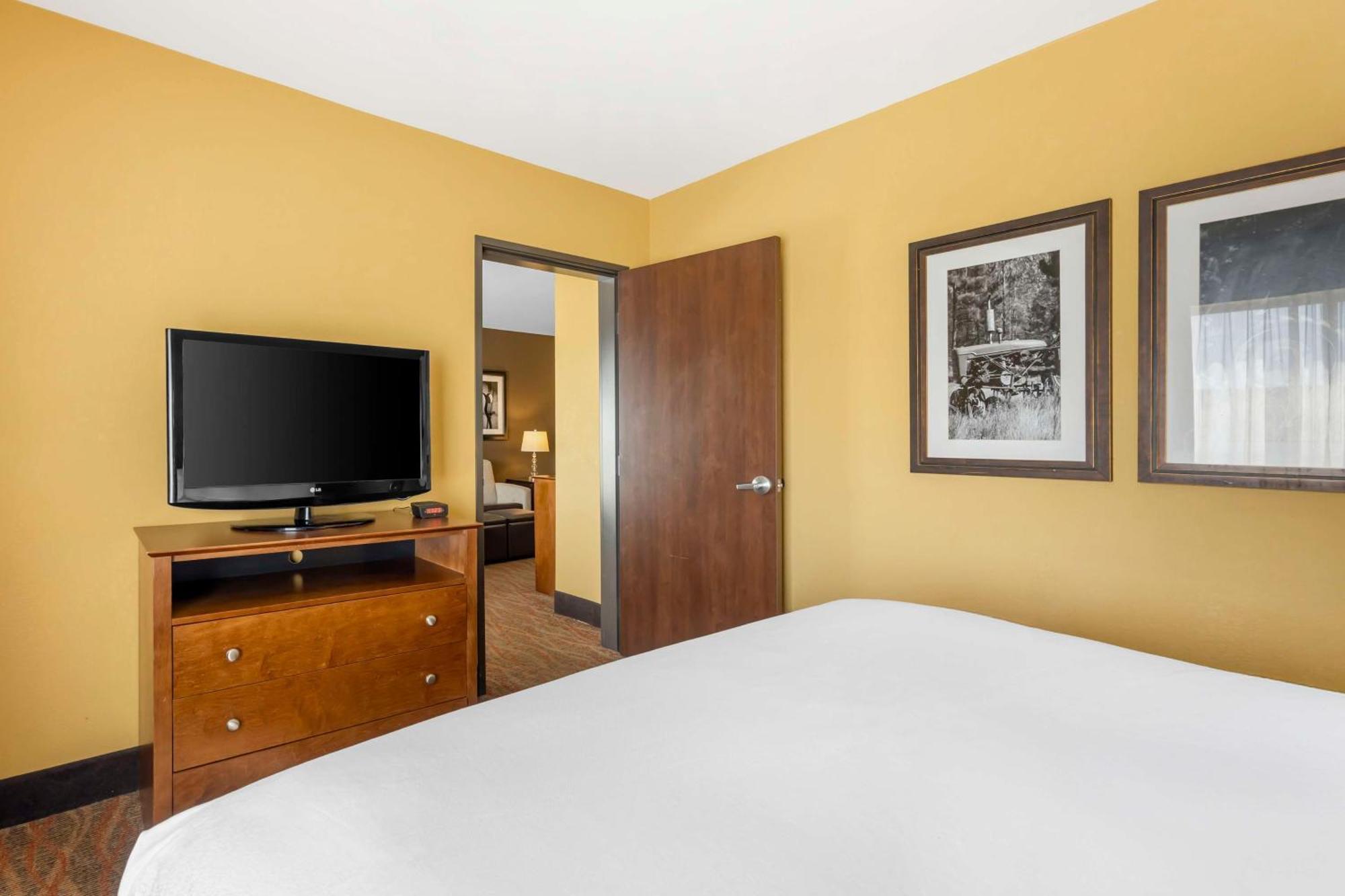 Best Western Plus Tupelo Inn & Suites Екстер'єр фото
