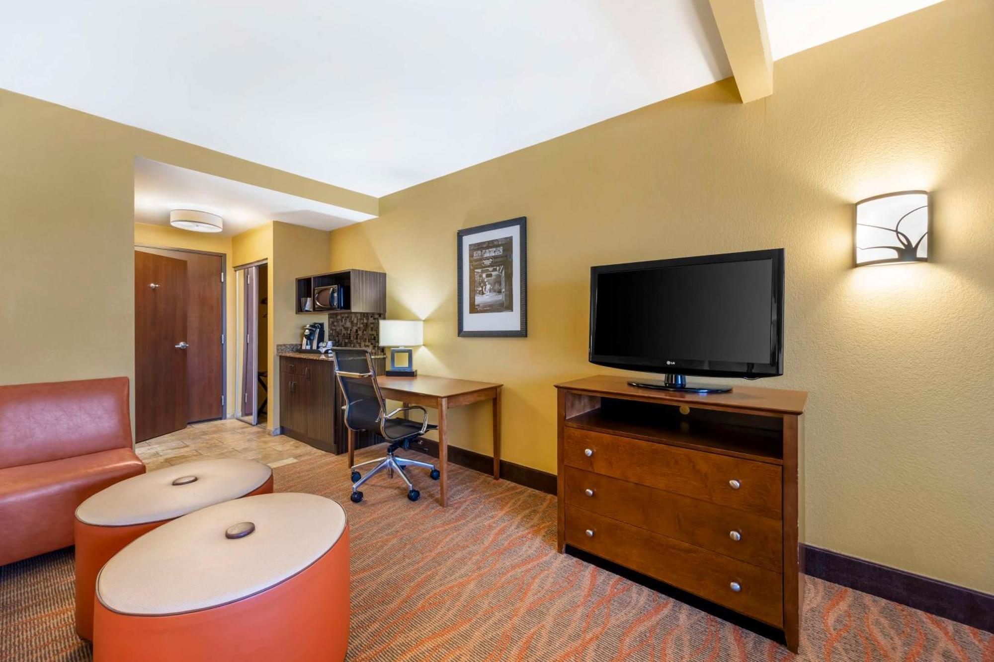 Best Western Plus Tupelo Inn & Suites Екстер'єр фото